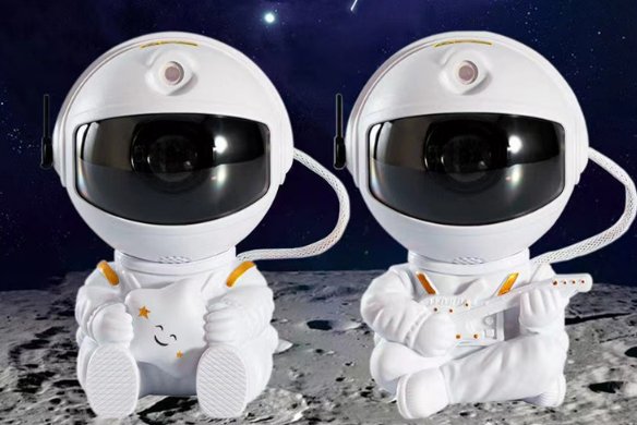 رائد الفضاء عارض النجوم والجالاكسي المميز - Makfool